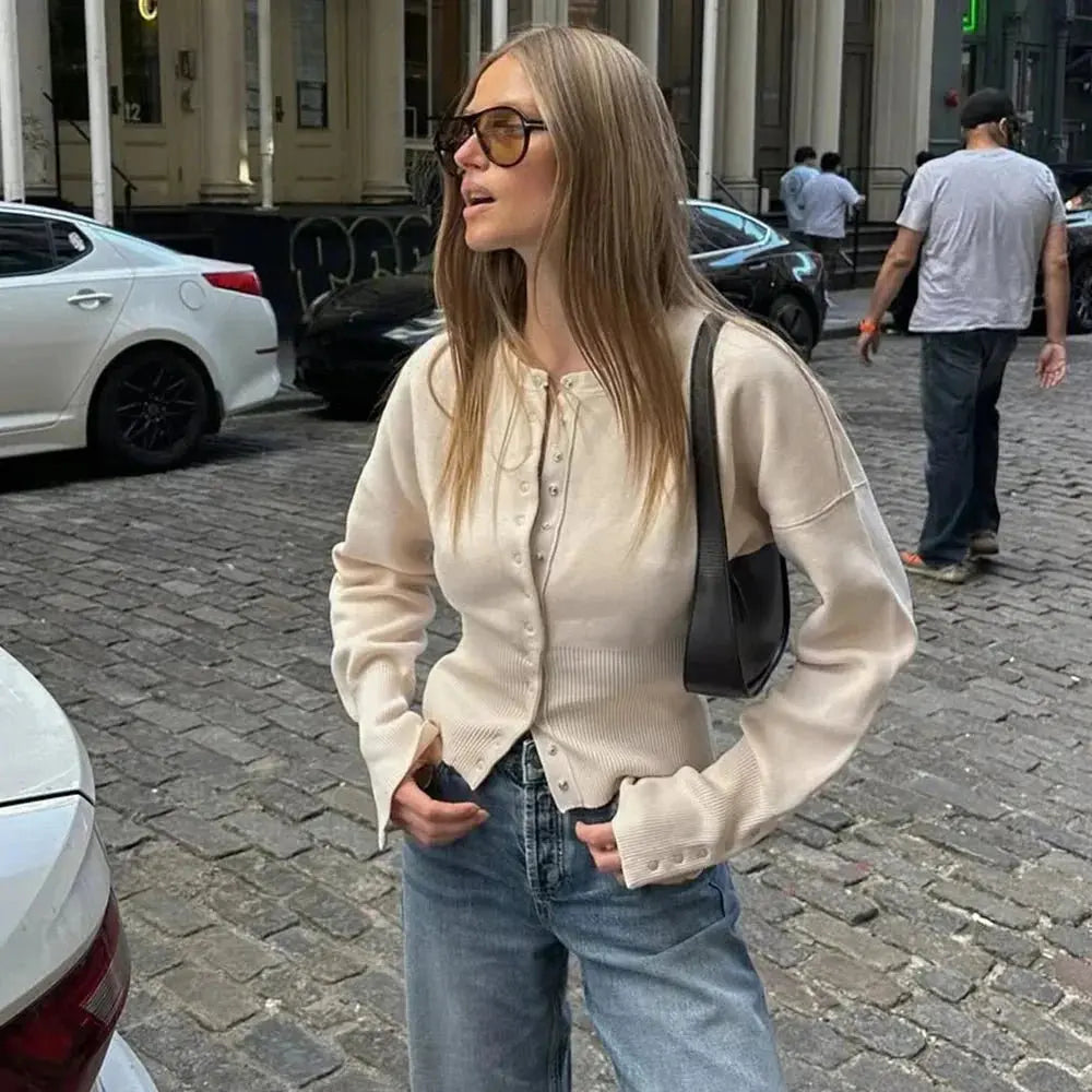 MEWE | Button-Up Knit Cardigan with Round Neckline and Ribbed Detailing Mewe London