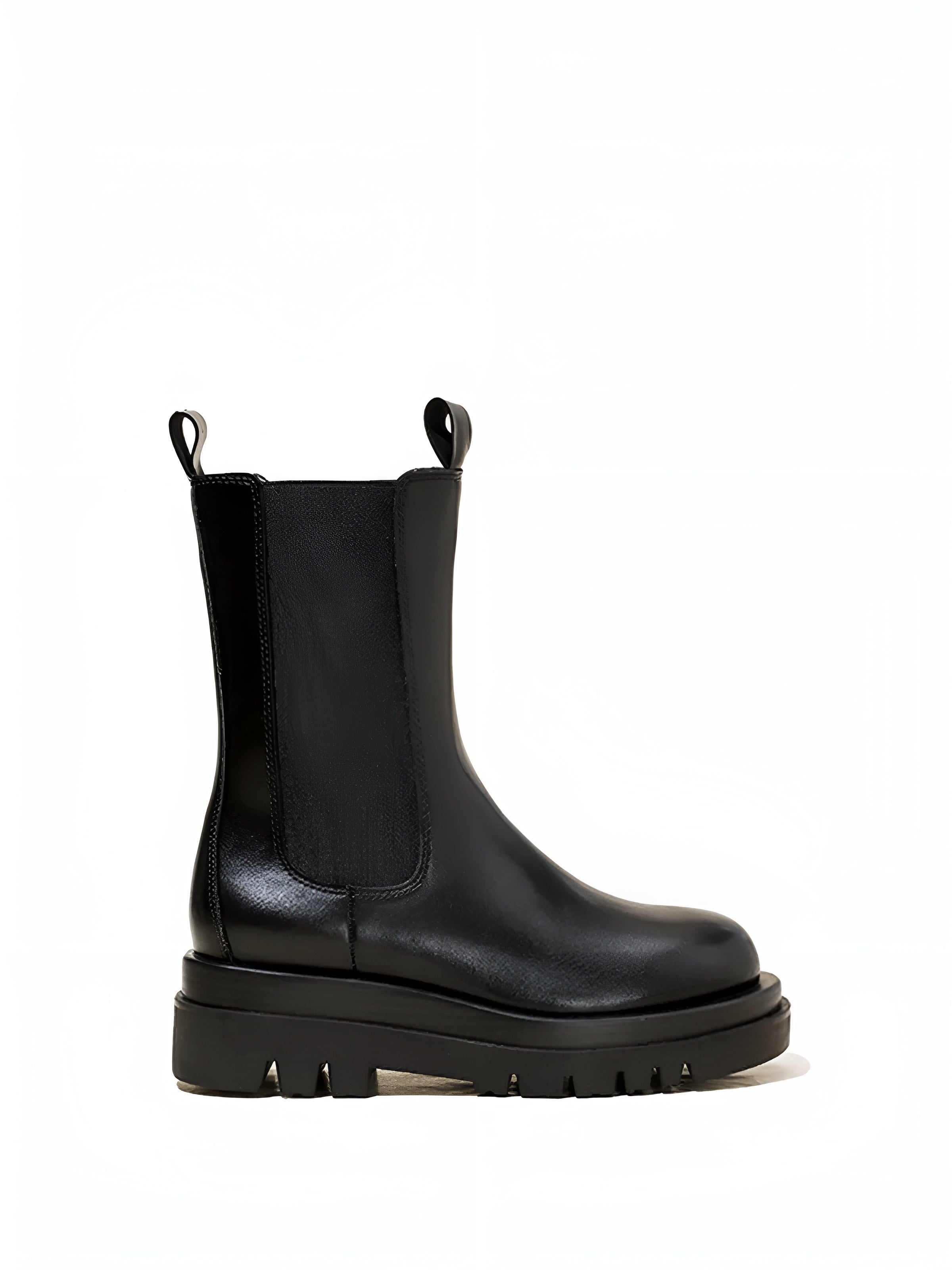 MEWE | Chunky Sole Chelsea Boots for Modern Urban Style