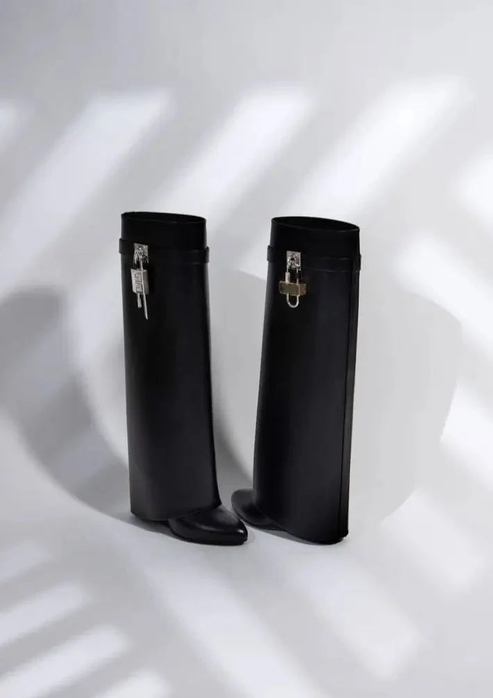 MEWE | Knee-High Wedge Boots with Glossy Finish