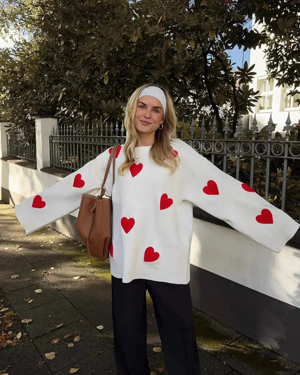 MEWE | Oversized Sweater with Heart Pattern and Ribbed Finish Mewe London