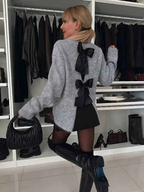 MEWE | Round-Neck Sweater with Back Bow Ties and Long Sleeves Mewe London