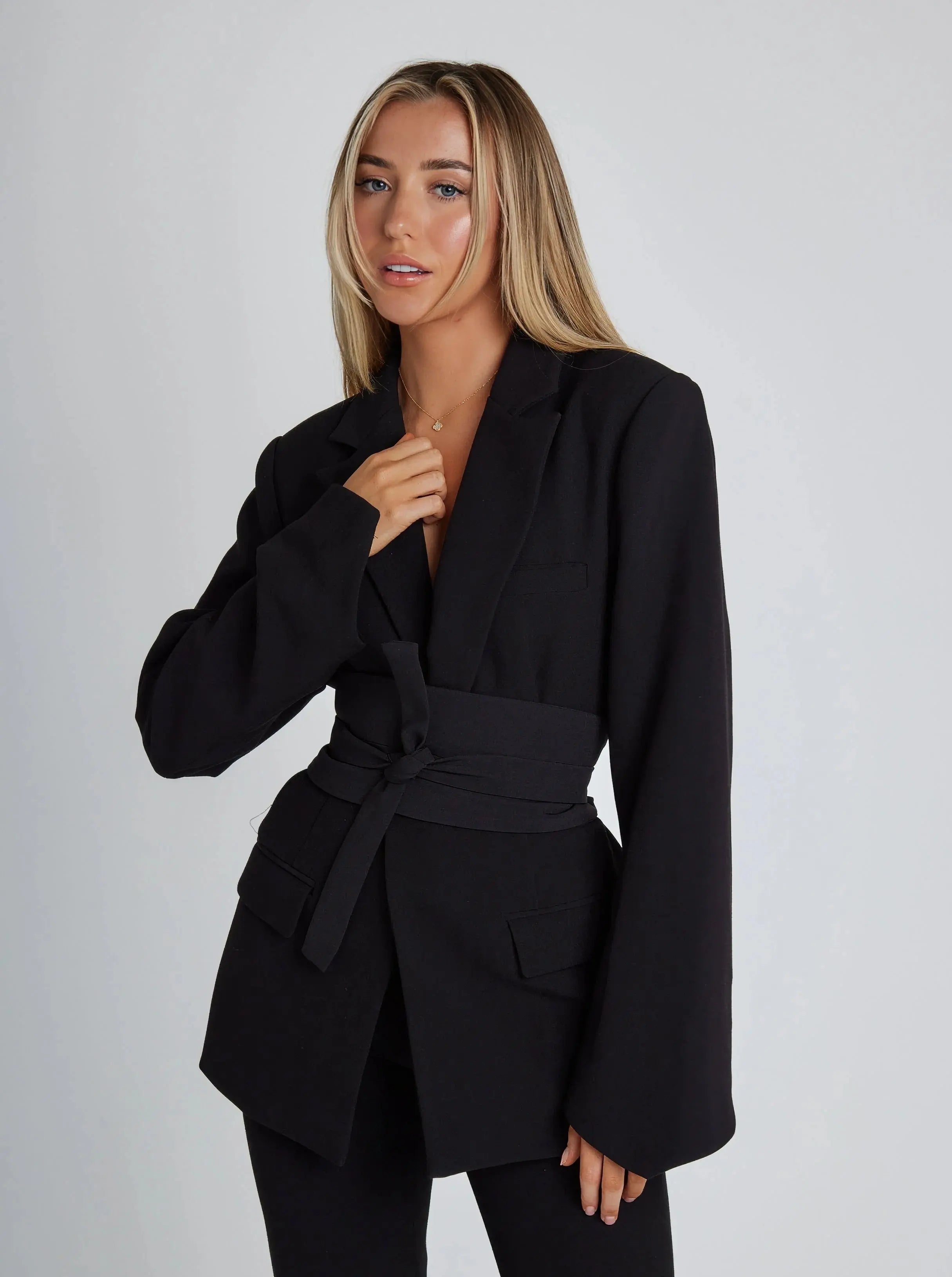 MEWE | Belted Blazer with Wide Lapels and Defined Silhouette