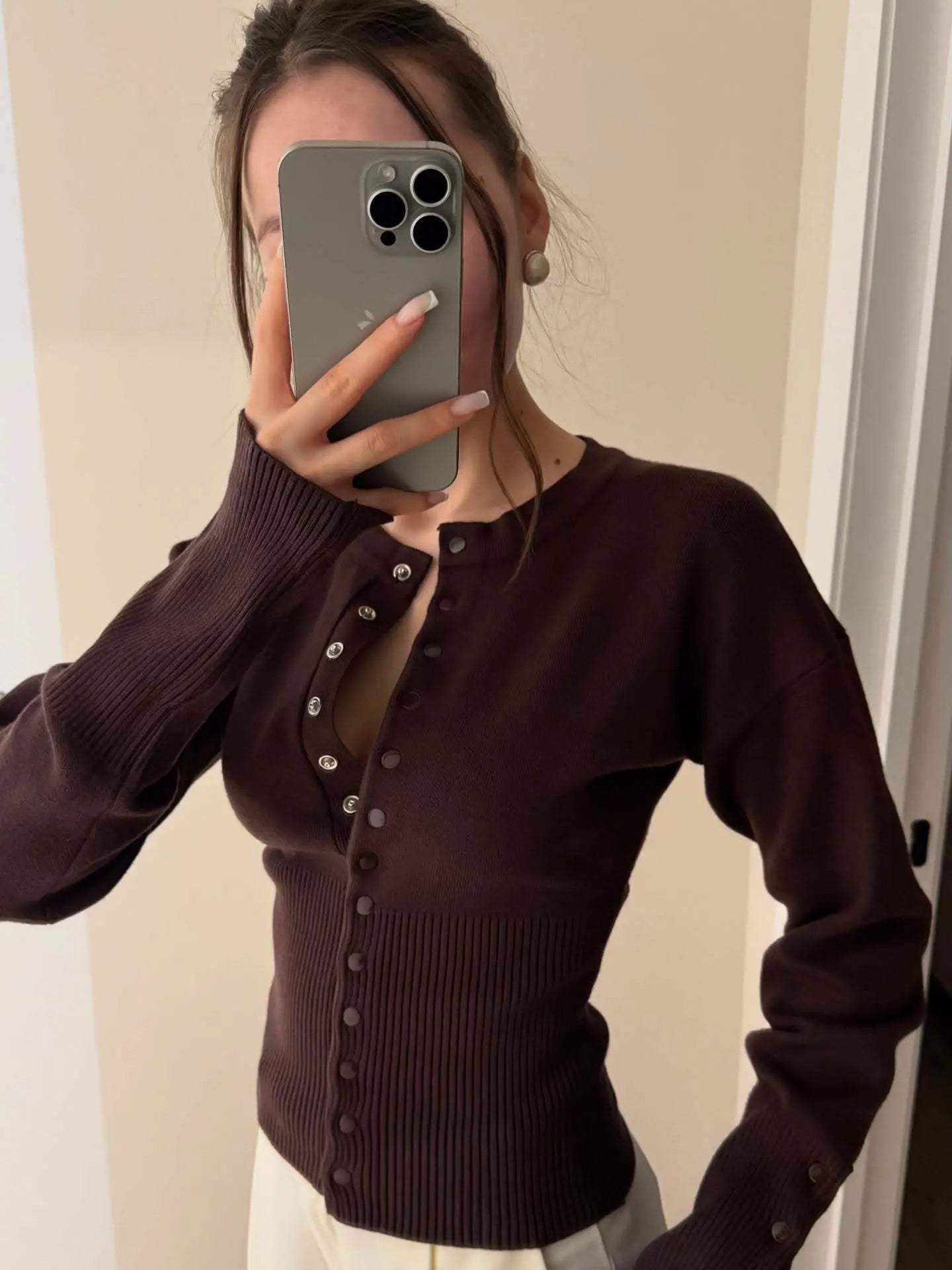 MEWE | Button-Up Knit Cardigan with Round Neckline and Ribbed Detailing Mewe London