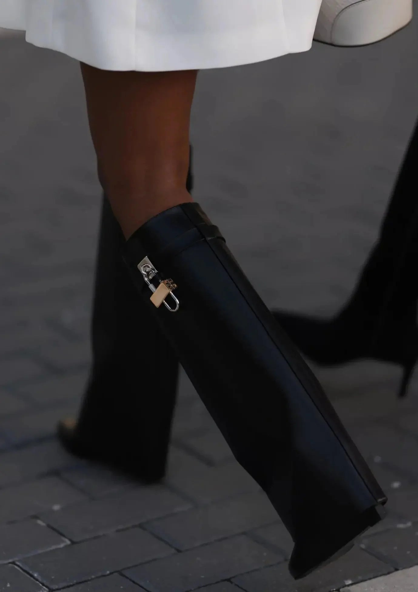MEWE | Knee-High Wedge Boots with Glossy Finish