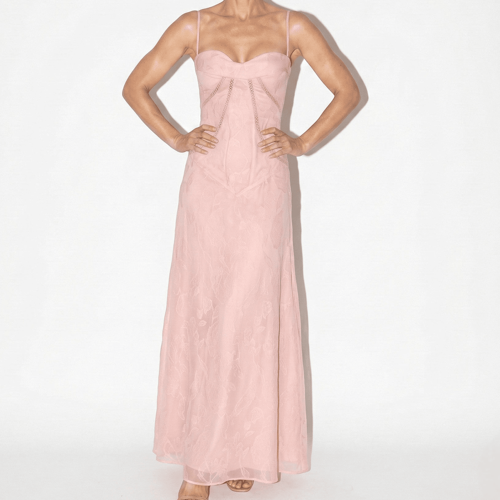 MEWE | Lace Maxi Dress with Sweetheart Neckline Mewe London