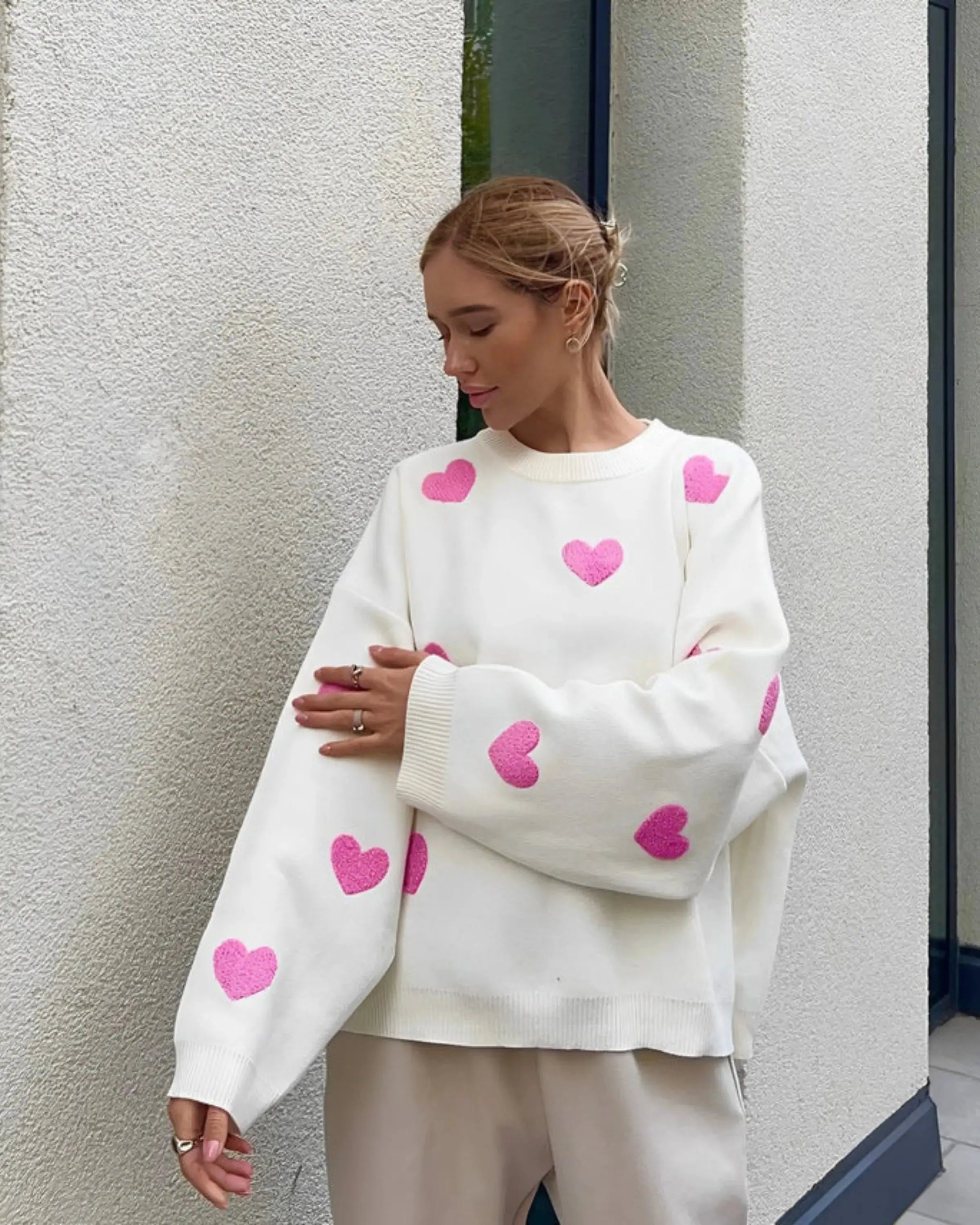 MEWE | Oversized Sweater with Heart Pattern and Ribbed Finish Mewe London
