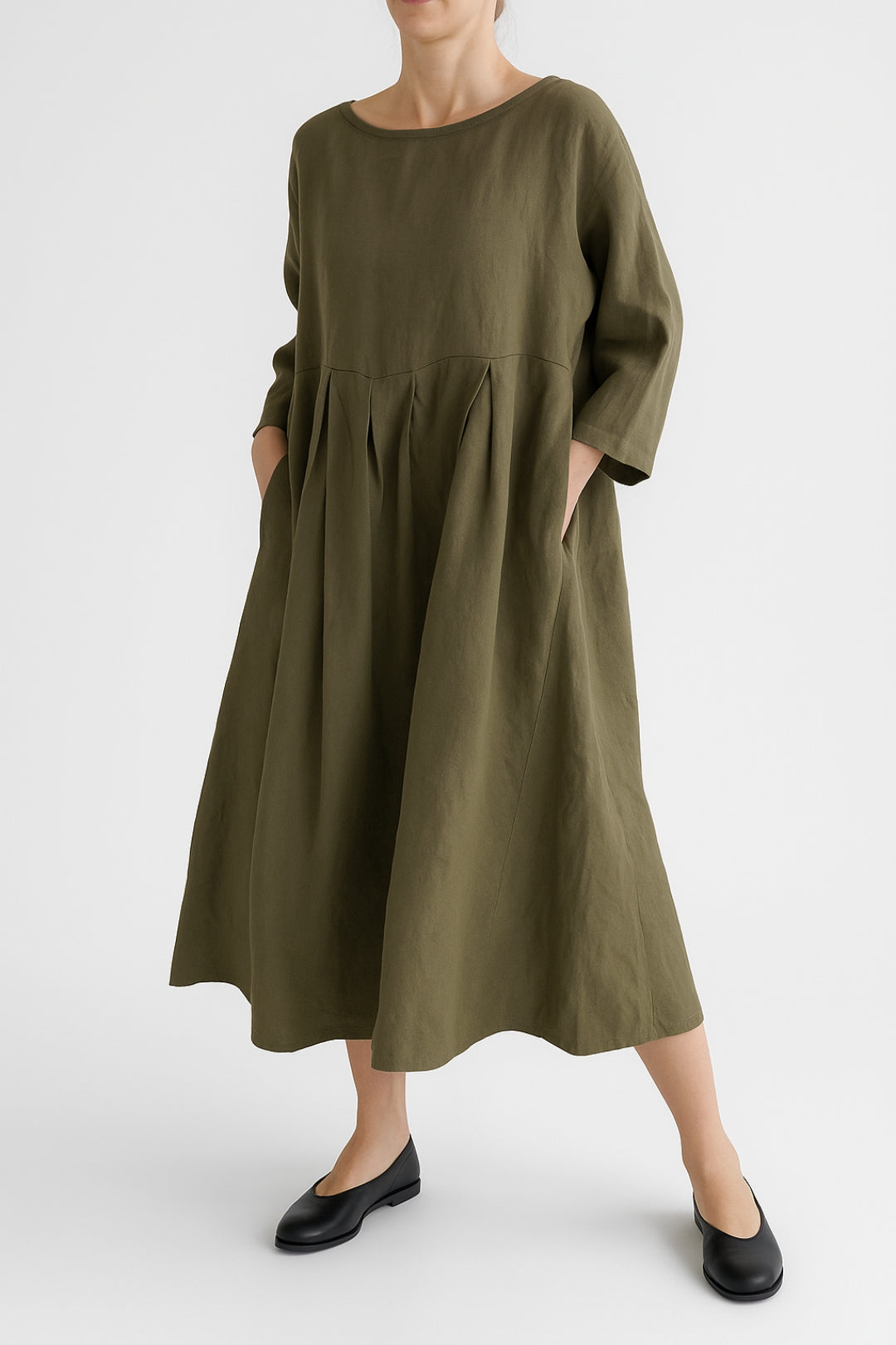 MEWE | Relaxed Fit Midi Dress with Front Pleats Mewe London