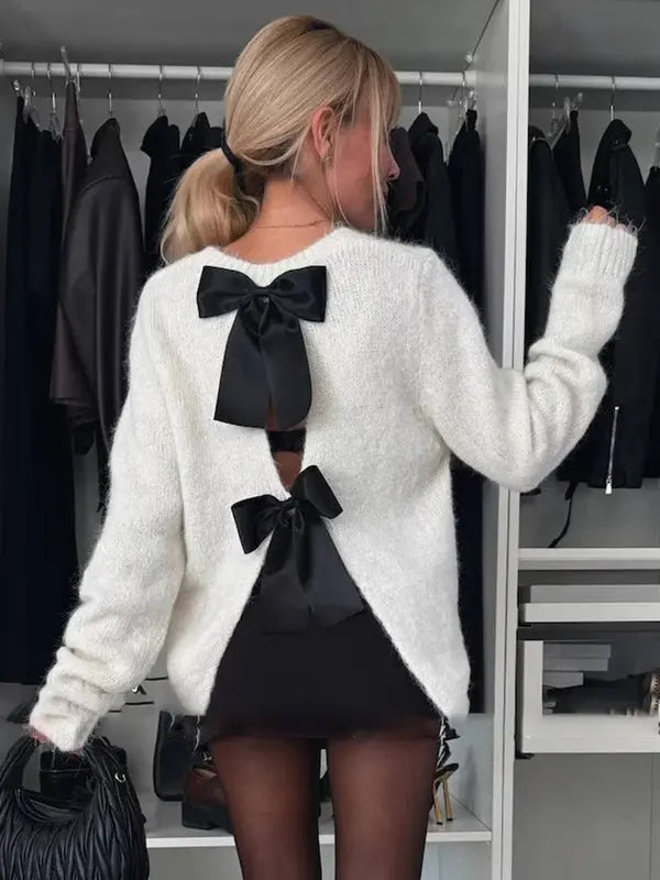 MEWE | Round-Neck Sweater with Back Bow Ties and Long Sleeves Mewe London